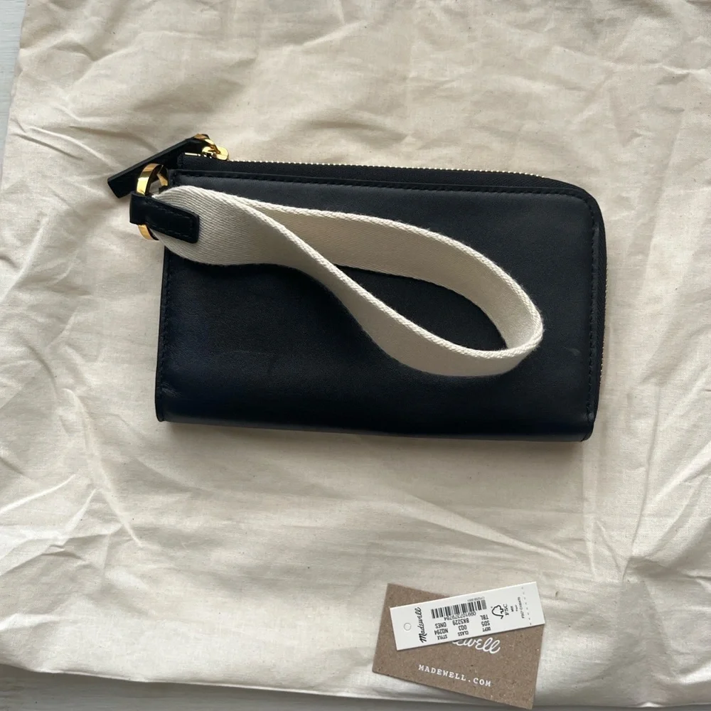 Madewell Essential Zip Clutch retails $88 - Picture 3 of 8